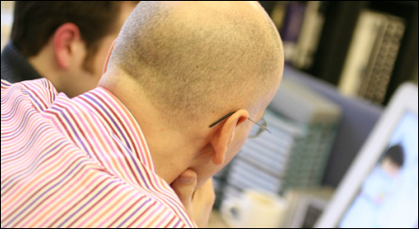 Profissional da CLINMET realizando exame ocupacional